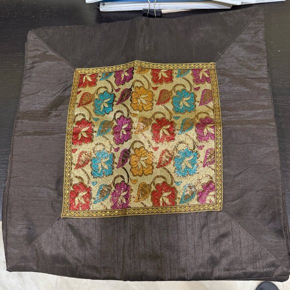 Elegant Banarasi Silk Cushion Cover Set (Set of 5) Brand New Zipper closing - Picture 3 of 7